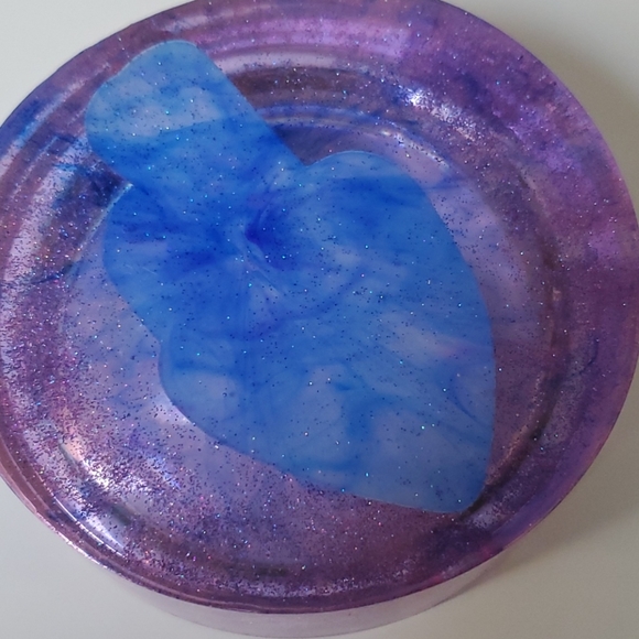 Resin ashtray - Picture 6 of 6
